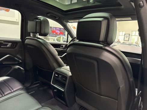 Used 2019 Porsche Cayenne image 52