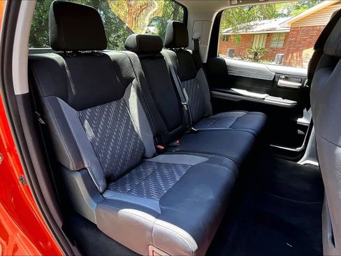 Used 2018 Toyota Tundra SR5 w/ SR5 Upgrade Package AWD/4WD image 22