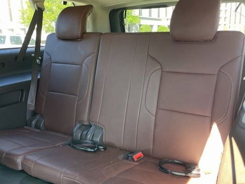 Used 2019 Chevrolet Suburban Premier image 11