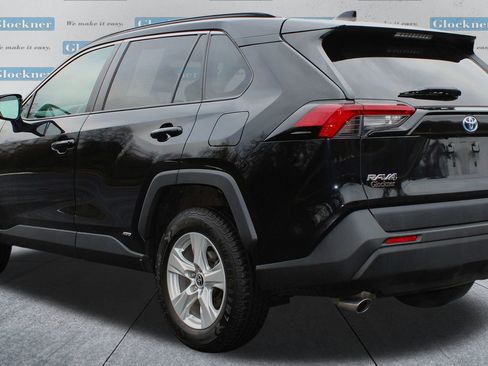 Used 2021 Toyota RAV4 XLE image 8