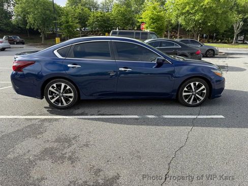 Used 2017 Nissan Altima 2.5 SR FWD image 4