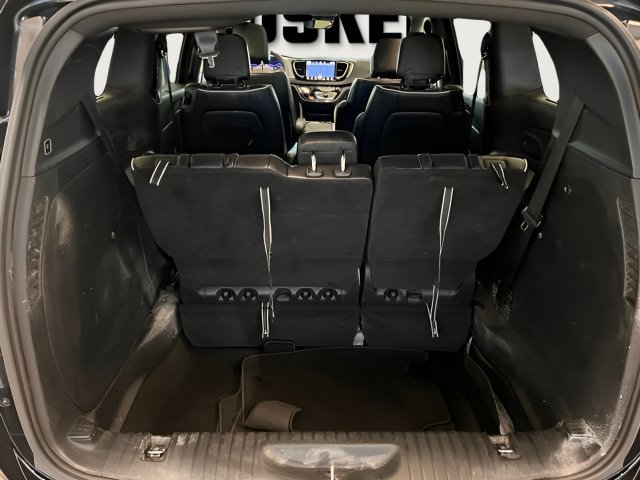 Used 2025 Chrysler Pacifica Limited FWD image 9