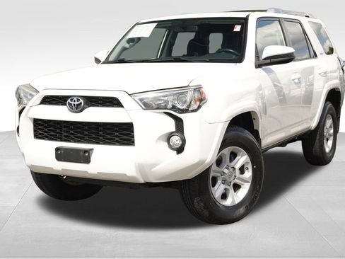 Used 2016 Toyota 4Runner SR5 image 2
