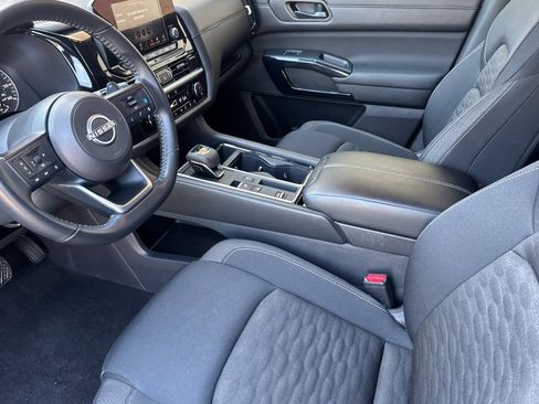 Used 2025 Nissan Pathfinder SV FWD image 13