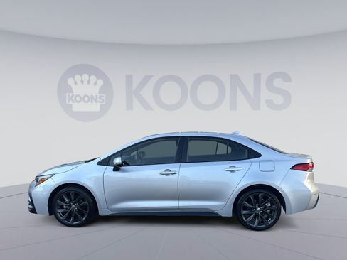 Used 2025 Toyota Corolla SE FWD image 2