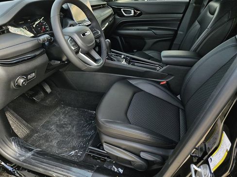 New 2026 Jeep Compass Latitude image 14