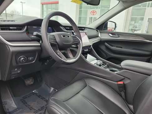 Used 2024 Jeep Grand Cherokee Limited image 19