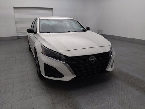 Used 2025 Nissan Altima 2.5 SV FWD image 14