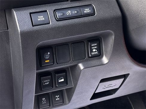 Used 2022 Nissan Frontier PRO-4X image 31