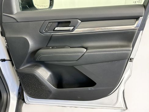 Used 2025 GMC Terrain Elevation image 32