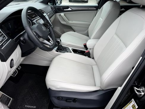 Used 2024 Volkswagen Tiguan SE R-Line AWD/4WD image 3