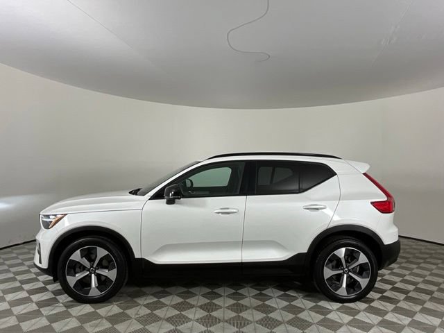 Used 2024 Volvo XC40 B5 Core AWD/4WD image 8