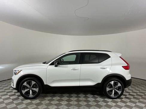 Used 2024 Volvo XC40 B5 Core AWD/4WD image 8