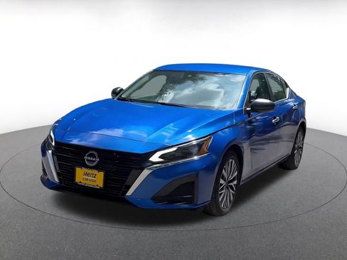 Used 2025 Nissan Altima 2.5 SV FWD image 7