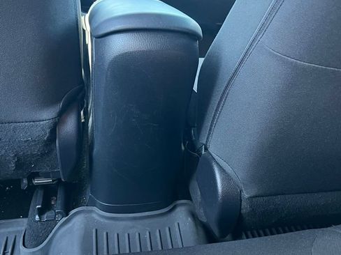 Used 2018 Toyota C-HR XLE FWD image 23