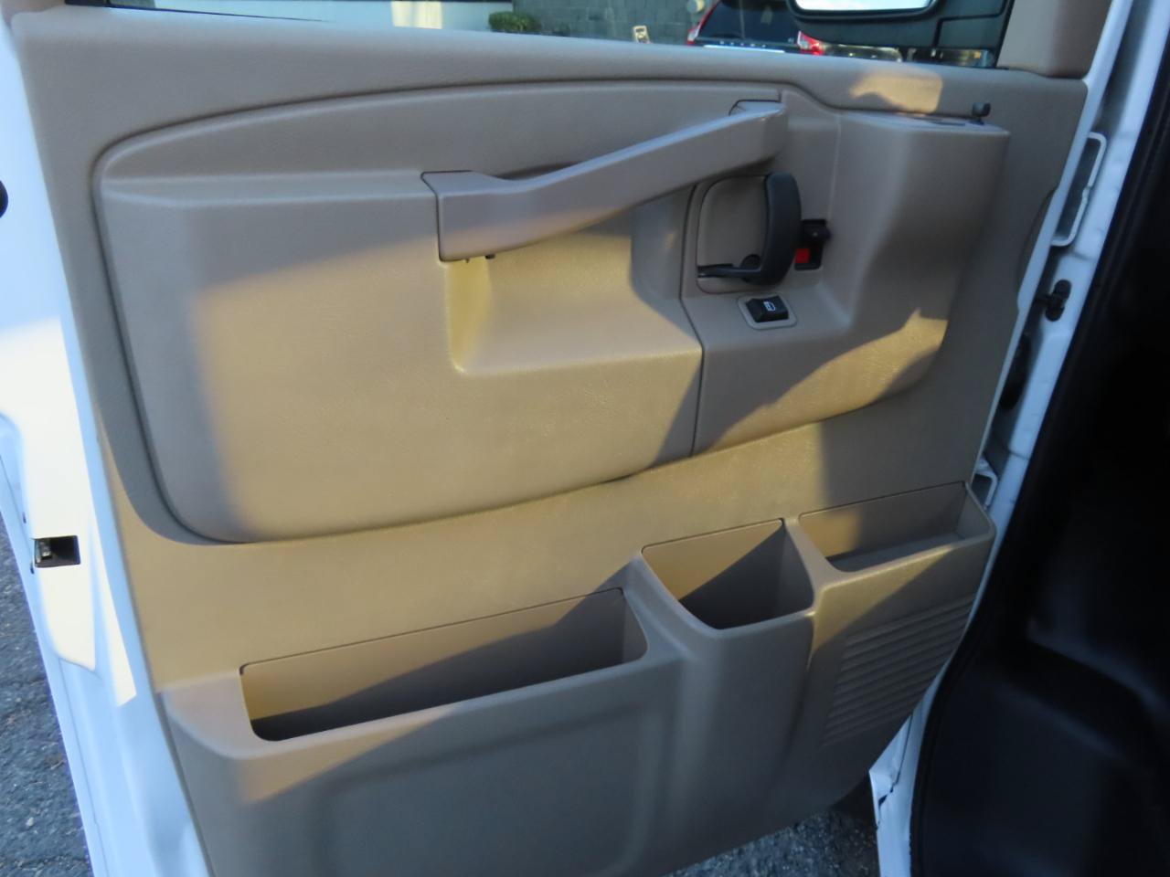 Used 2022 Chevrolet Express 3500 w/ Driver Convenience Package RWD image 10