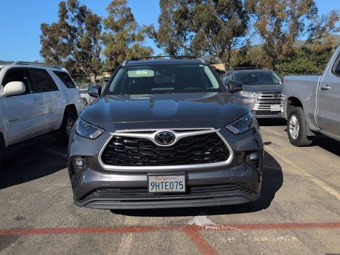 Certified 2023 Toyota Highlander XLE image 2