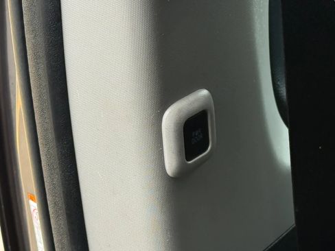 Used 2017 Toyota Sienna SE FWD image 23