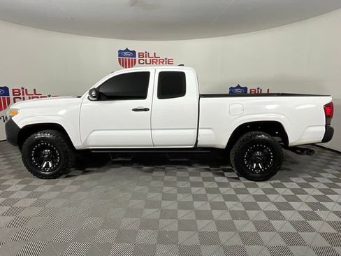 Used 2018 Toyota Tacoma SR image 6