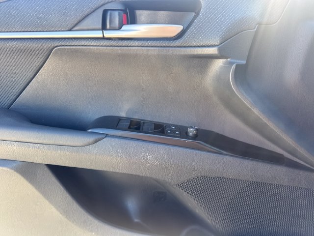 Used 2025 Toyota Camry SE FWD image 17