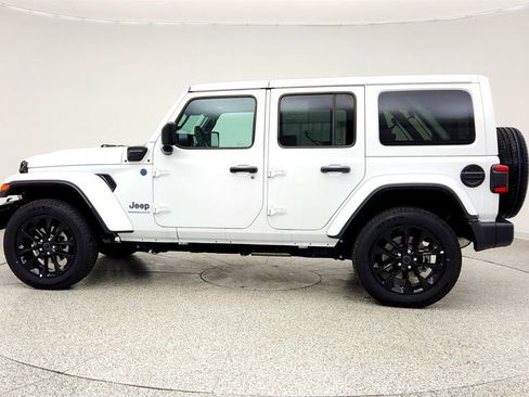 Used 2025 Jeep Wrangler Unlimited Sahara w/ Safety Group AWD/4WD image 8