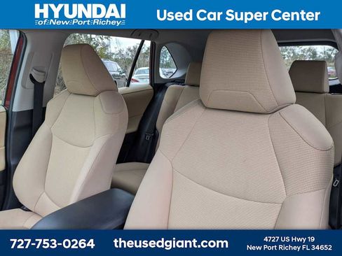 Used 2021 Toyota RAV4 LE image 7