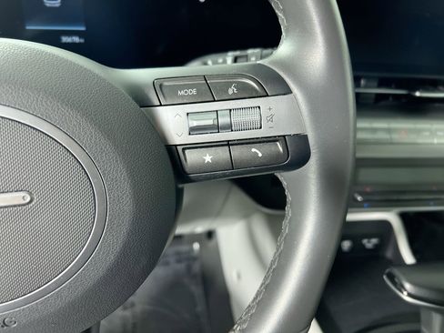 Used 2025 Hyundai Kona SEL image 17