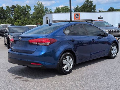 Used 2017 Kia Forte LX FWD image 3