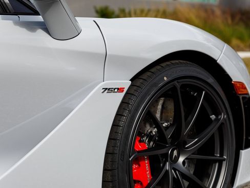 Used 2026 McLaren 750S Spider RWD image 9