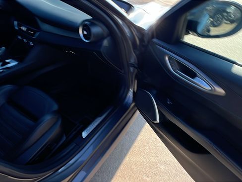 Used 2022 Alfa Romeo Giulia Veloce image 20