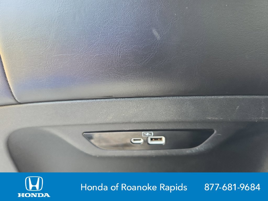 Used 2023 Chrysler Pacifica Limited FWD image 26