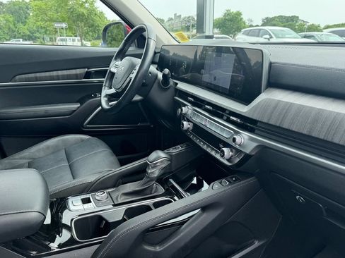 Used 2023 Kia Telluride EX w/ EX Captain's Chair Package AWD/4WD image 29