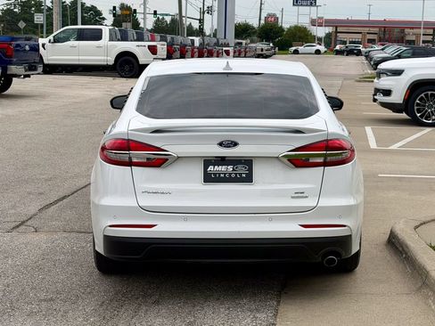 Used 2019 Ford Fusion SE w/ Equipment Group 151A FWD image 5