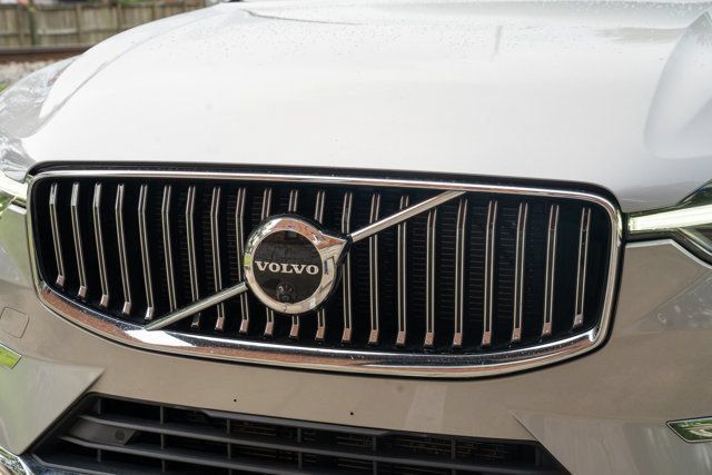 Used 2024 Volvo XC60 B5 Plus w/ Protection Package Premier AWD/4WD image 9