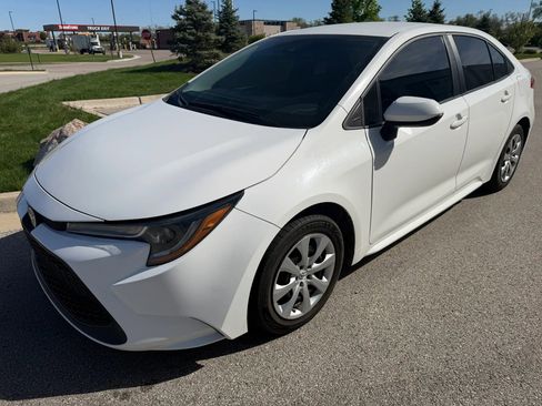 Used 2022 Toyota Corolla LE FWD image 3