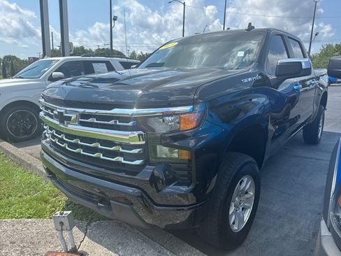 Used 2023 Chevrolet Silverado 1500 Custom AWD/4WD image 3