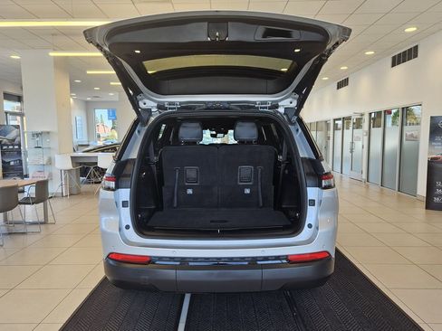 Used 2024 Jeep Grand Cherokee L Laredo image 9