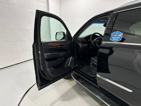 Used 2016 Cadillac Escalade Luxury image 20