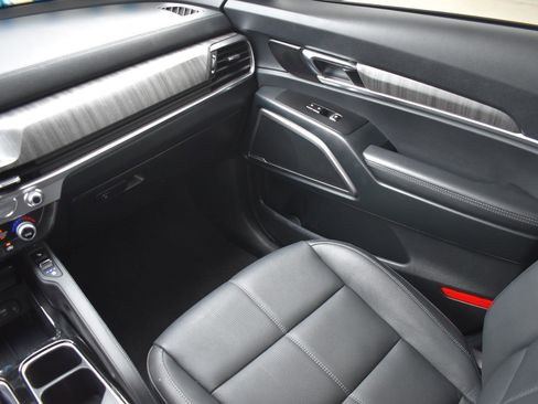 Used 2025 Kia Telluride EX w/ EX Captain's Chair Package FWD image 22