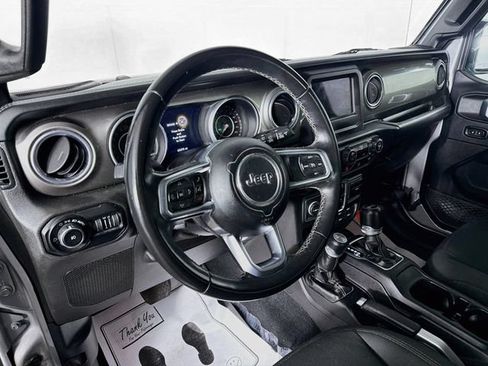 Used 2018 Jeep Wrangler Unlimited Sahara w/ Dual Top Group AWD/4WD image 9