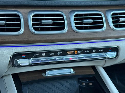 Used 2024 Mercedes-Benz GLS 450 4MATIC image 19