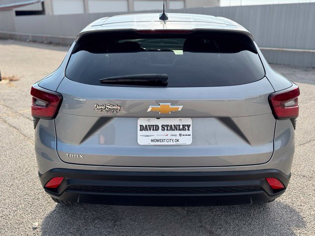 Used 2026 Chevrolet Trax LS w/ LS Convenience Package FWD image 5