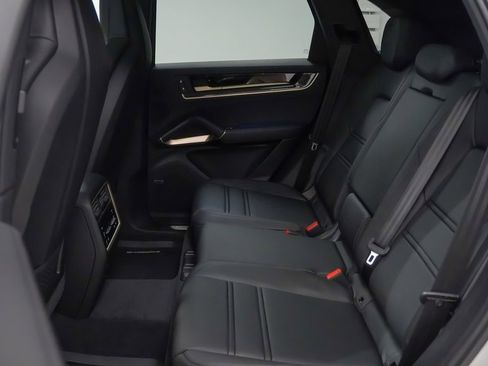 New 2026 Porsche Cayenne S image 18