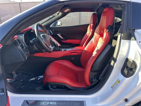 Used 2015 Chevrolet Corvette Z06 w/ 3LZ Preferred Equipment Group image 18