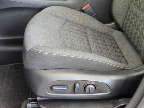 Used 2023 Chevrolet Equinox LT FWD image 13