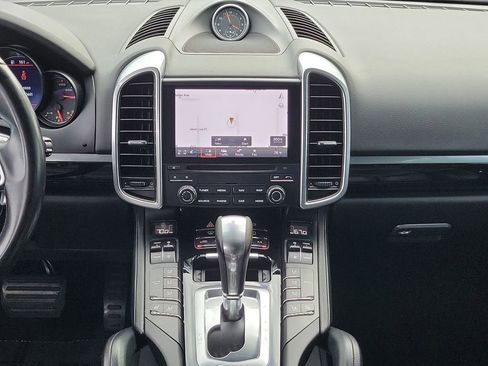 Used 2018 Porsche Cayenne Platinum Edition image 24
