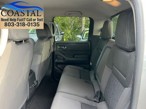 Used 2025 Nissan Frontier SV w/ SV Convenience Package RWD image 13