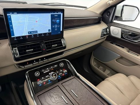 Certified 2023 Lincoln Navigator Reserve AWD/4WD image 29
