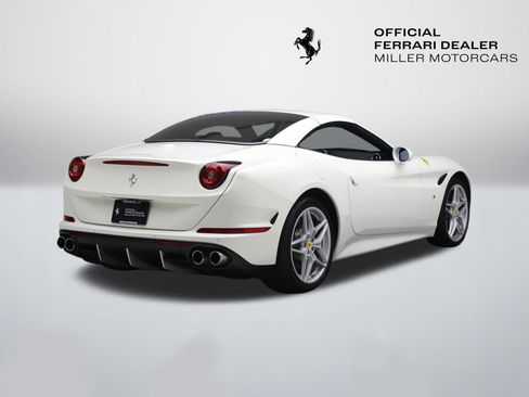 Certified 2017 Ferrari California T image 17