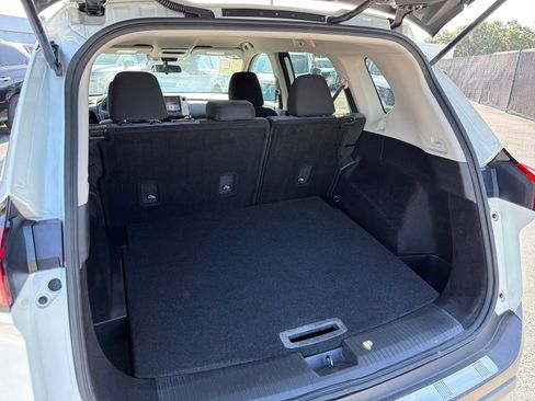 Certified 2023 Nissan Rogue SV FWD image 32